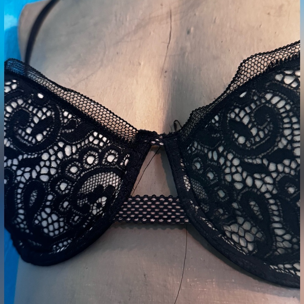 Victoria’s Secret sexy black bra 36B